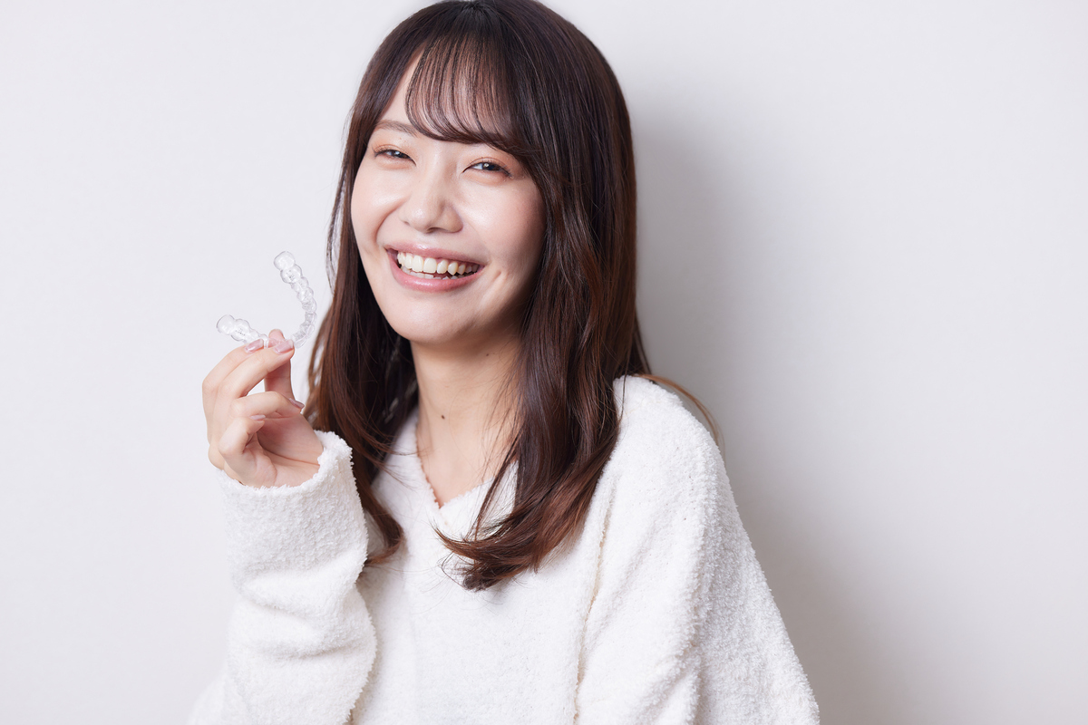 シャイプメモリーアライナー（形状記憶型マウスピース矯正）