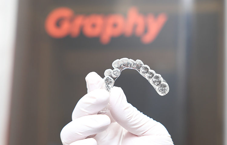 院内技工によるシェイプメモリーアライナー(形状記憶型マウスピース矯正)によるマウスピース矯正